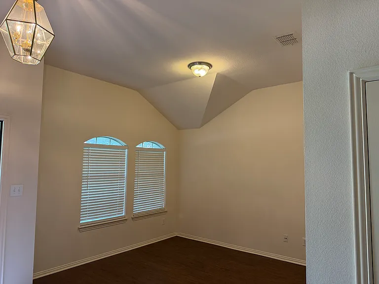 5632 Overland Dr — Photo 2