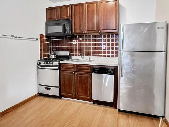 5th image of 301 S 4th St #Bld