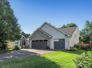 9339 Creek Ridge Ln, Savage, MN 55378