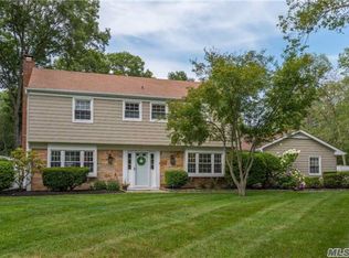 3 Sycamore Dr, Stony Brook, NY 11790