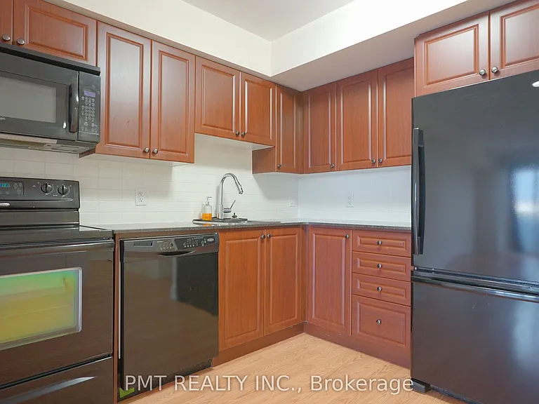 135 Village Green Sq #3925 — Photo 5
