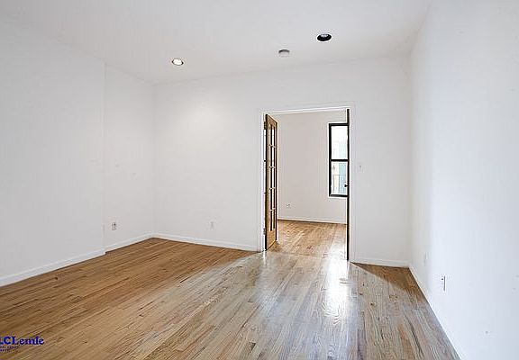 4th image of 1592 2nd Ave #4FS