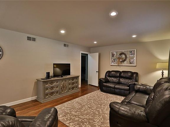3rd image of 2301 College St
