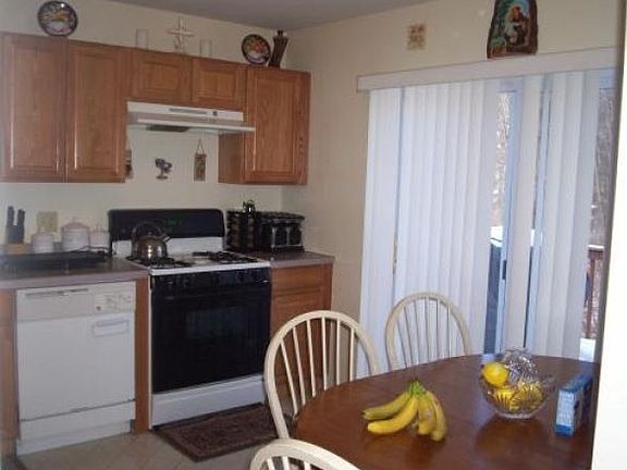 4th image of 6 Stanford Ct