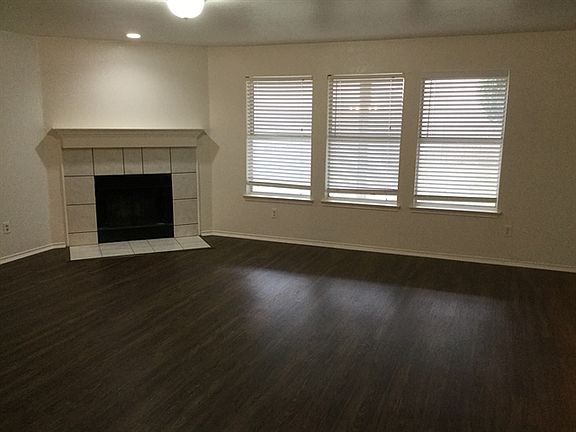 3rd image of 3609 Truman St