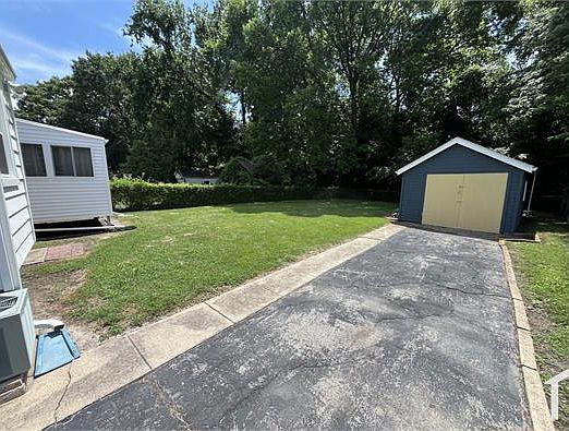 3rd image of 34 Patricia Ave