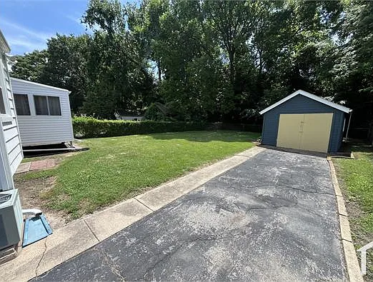 34 Patricia Ave — Photo 3
