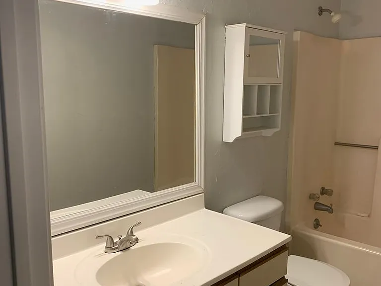 13676 Greenview Ave — Photo 5