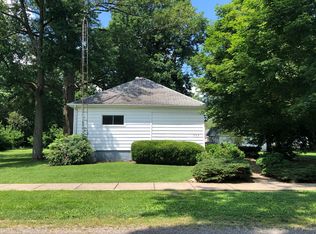 303 S Elm St, Stonington, IL 62567