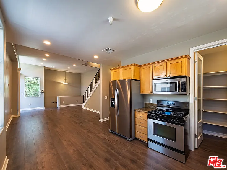 5237 Willowcrest Ave #105 — Photo 8