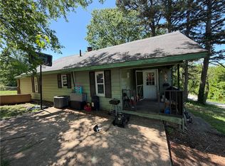 611 N Hughes St, Huntsville, AR 72740