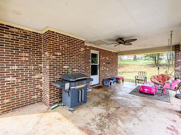 3rd image of 105 Valleyview Dr