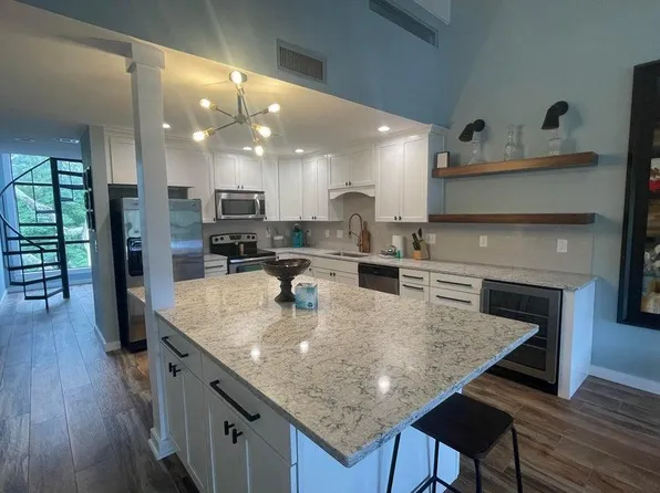 300 Yacht Club Dr, Niceville, FL