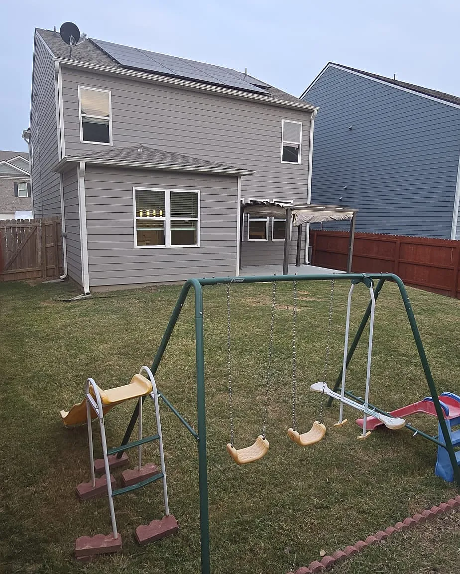 3 bed, 2.5 bath, 1902 sqft, $2,350 — Photo 2