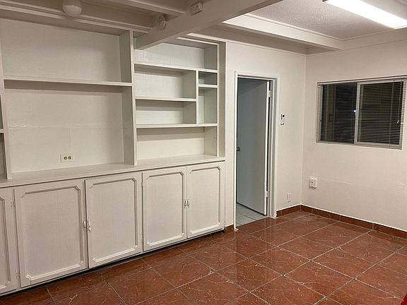 4th image of 636 W G St APT 4