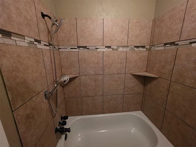 8607 Knoll Forest Dr — Photo 16