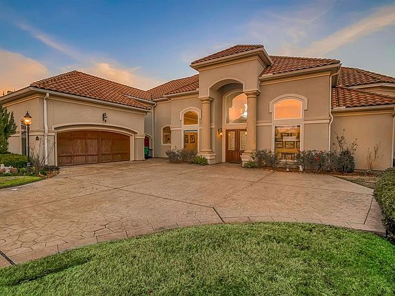 Waterfront estate designed by esteemed Mark Todd and built by premier builder Roy Van Den Heuvel.
