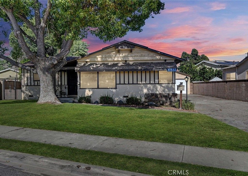 1st image of 8851 Domaine St