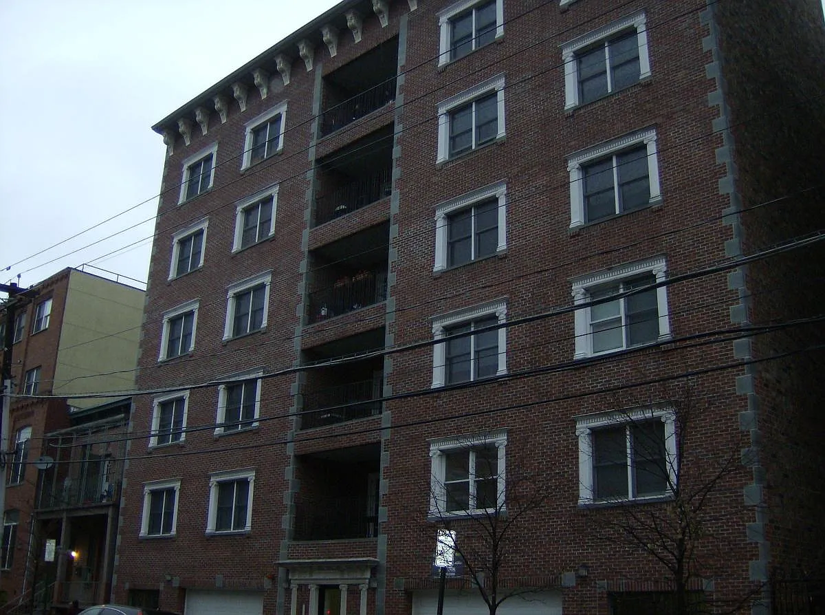 1031 Clinton Street — Photo 1