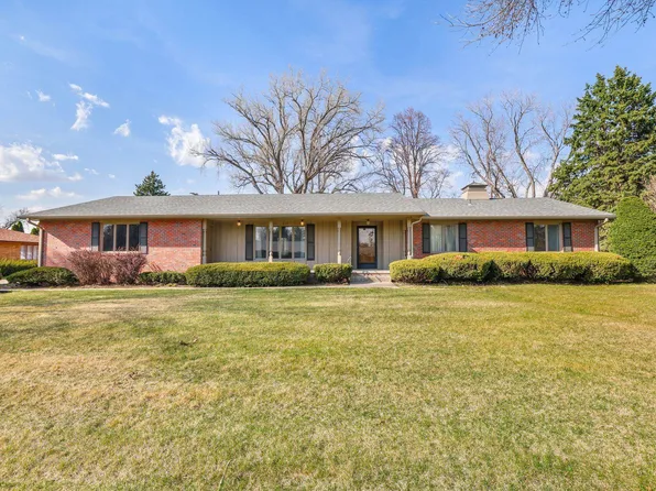 1834 Home St, Hastings, NE 68901