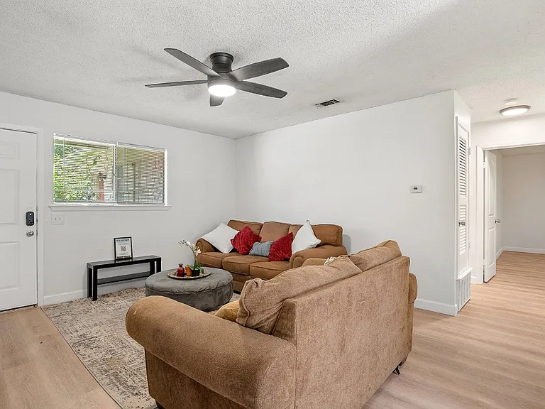 8603 Woodstone Dr #B — Photo 6