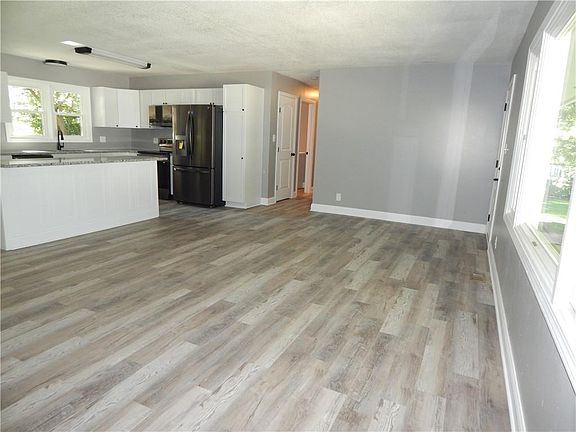 3rd image of 1911 2nd Ave