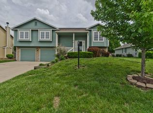 612 Arrowhead Dr, Lawrence, KS 66049