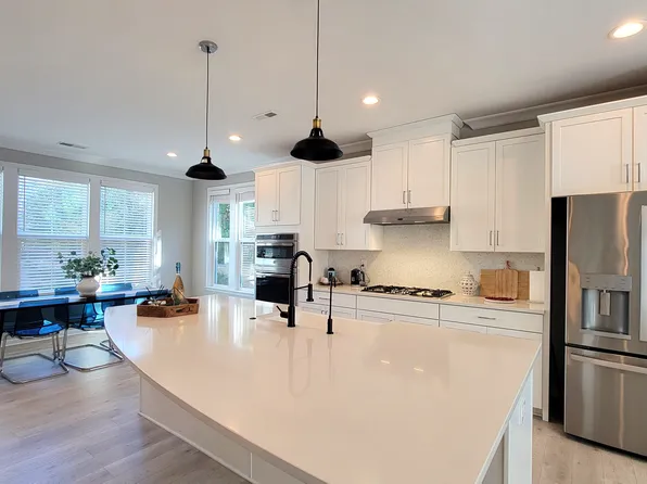 331 Hastings Run Dr, Charlotte, NC 28211