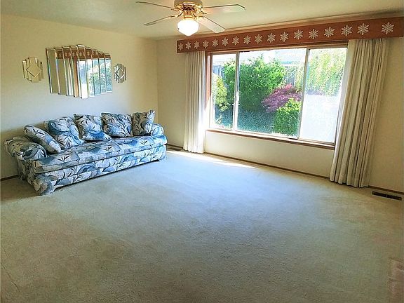 3rd image of 3517 Cherry Blossom Dr NE