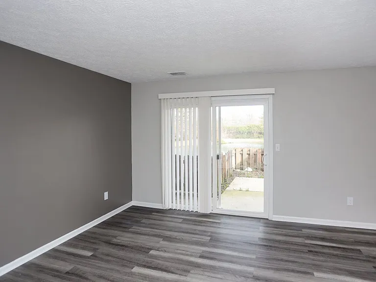 Meridian Court South — Photo 9