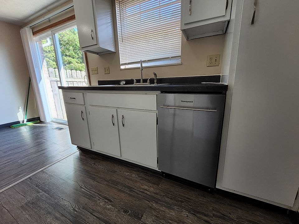 1st image of 1662 Colonial Dr