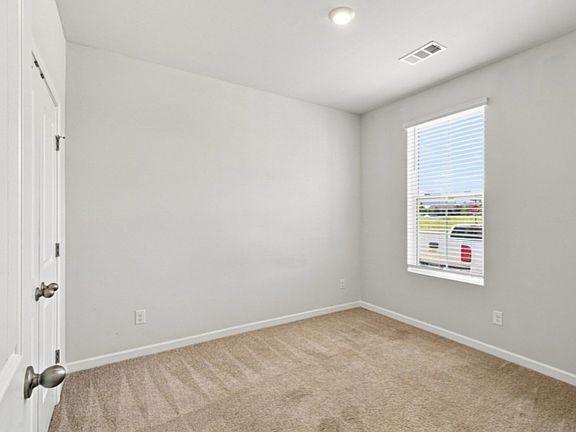 4th image of 103 Grayson Cir