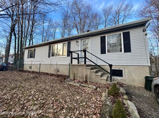 1167 Tree Top Dr, Tobyhanna, PA 18466