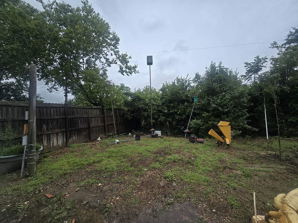 2nd image of 425 Barry Dr