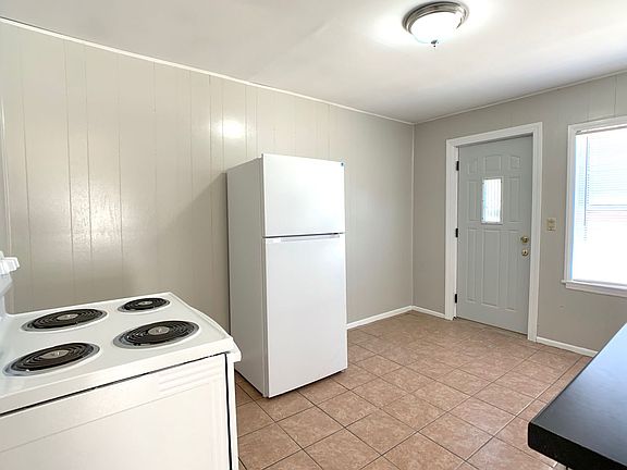 4th image of 1610 5th Ave APT C