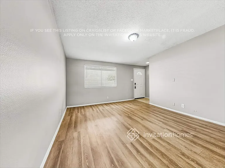 8831 N 37th Dr — Photo 5