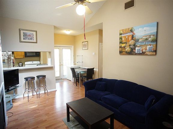 3rd image of 715 W 22nd 1/2 St APT 302