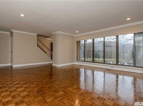2nd image of 28 Acorn Ponds Dr