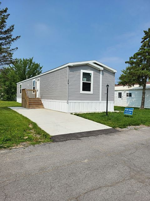 1st image of 179 Quarry Hill Est #179