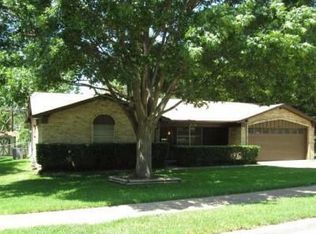 206 Chamberlain St, Irving, TX 75060