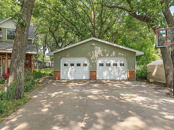 4th image of 17252 Riverwood Dr