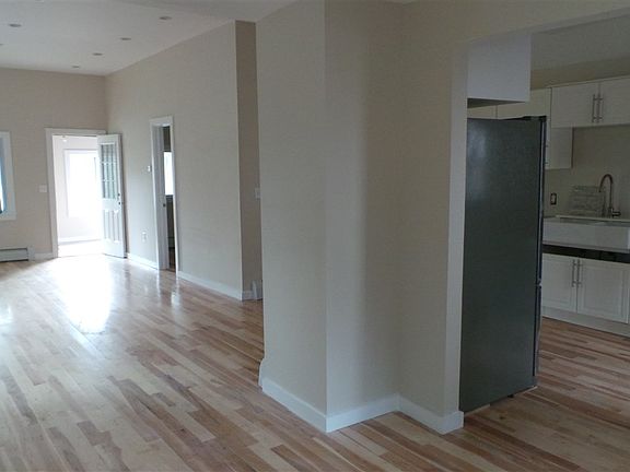 3rd image of 210 Lakeshore Dr