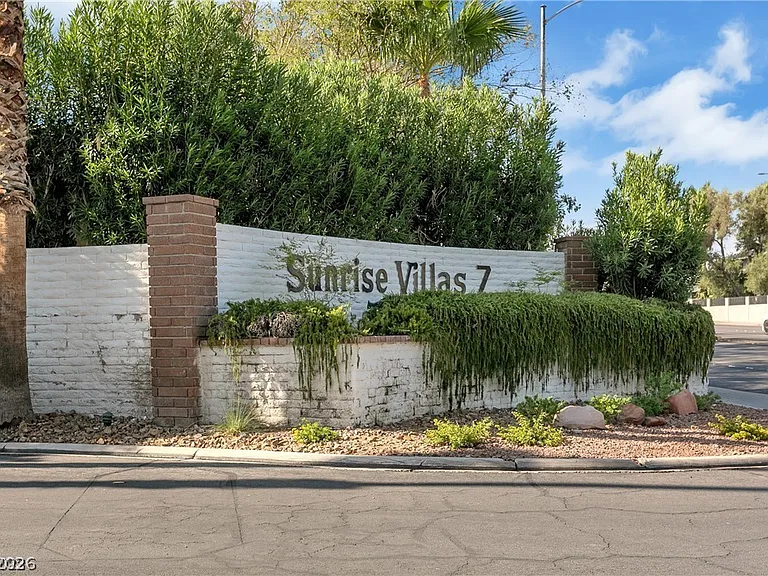 2451 Domingo St — Photo 2