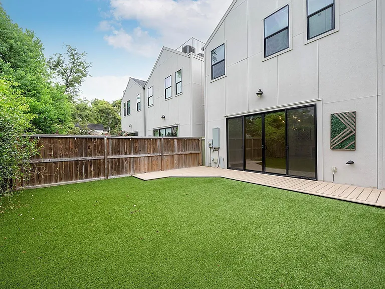 823 Aurora St — Photo 24