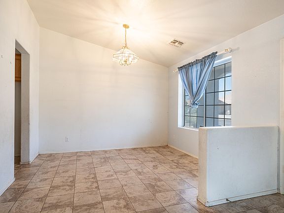 4th image of 861 W 13TH Avenue