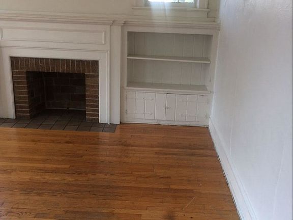4th image of 2526 N Maryland Ave #1