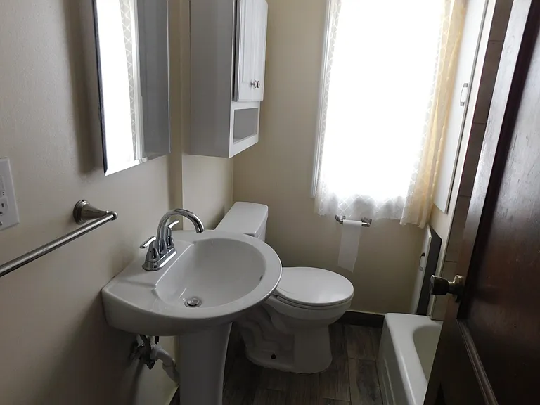 22615 Maxine St — Photo 3