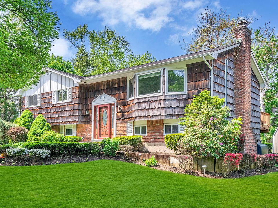 1st image of 4 Briarcliff Ln