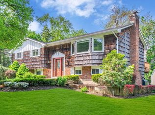 4 Briarcliff Ln, Glen Cove, NY 11542