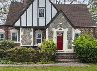 615 Muncey Rd #2B, West Islip, NY 11795